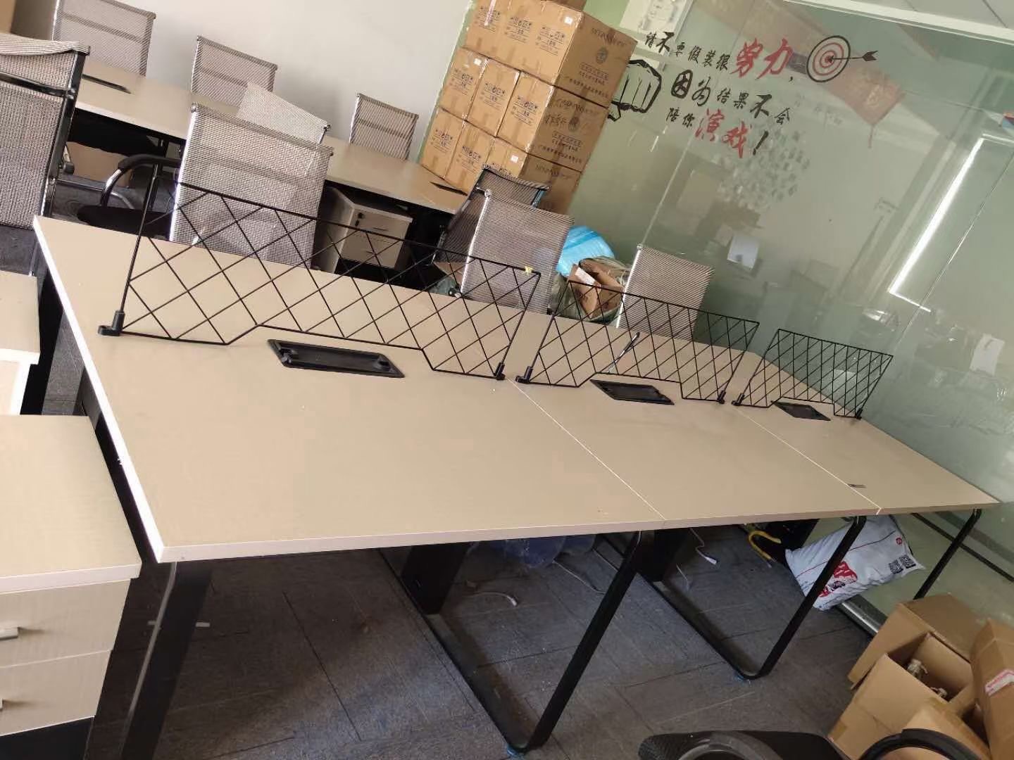 長沙芙蓉區(qū)企業(yè)辦公桌椅、會議室桌椅、老板桌椅、沙發(fā)等