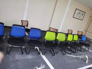 長(zhǎng)沙芙蓉區(qū)企業(yè)辦公桌椅、會(huì)議室桌椅、老板桌椅、沙發(fā)等